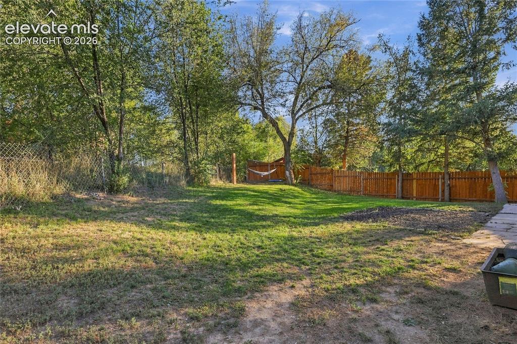 Image 8 of 26: Yard