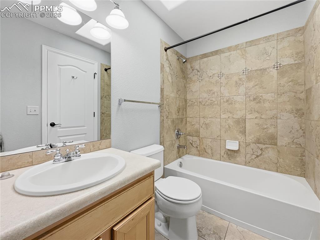 Image 13 of 28: Bathroom