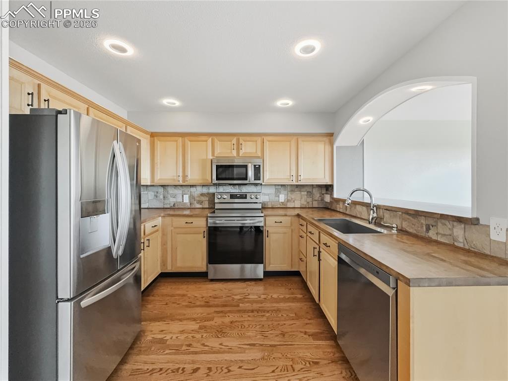 Image 4 of 28: Kitchen