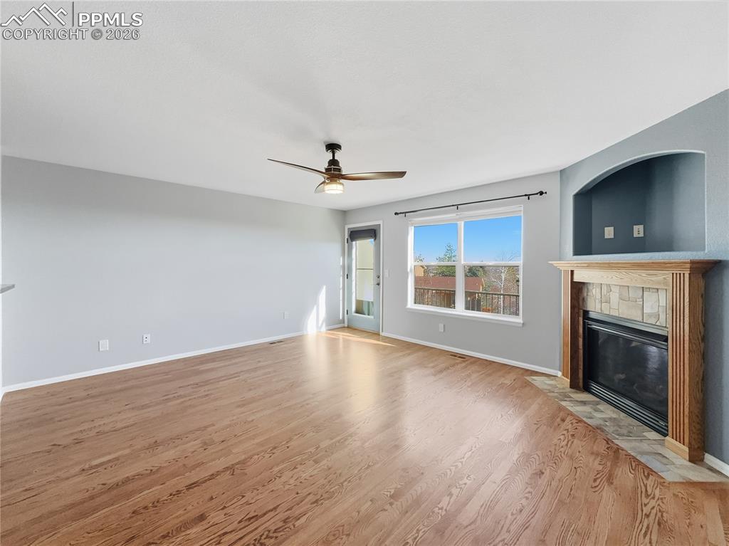 Image 7 of 28: Living Room