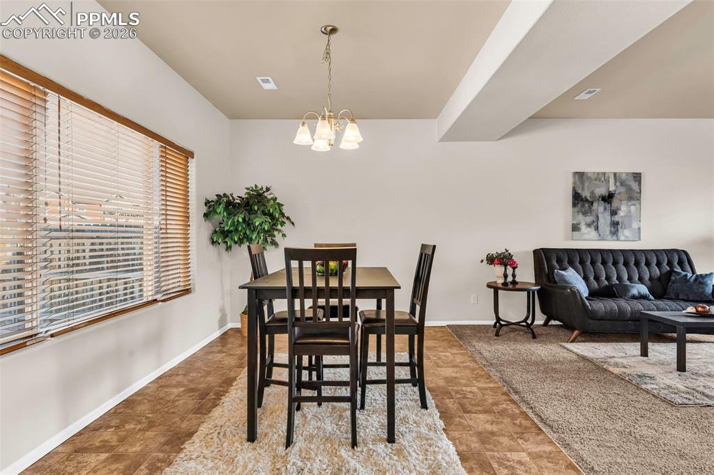 Image 11 of 33: Dining Area
