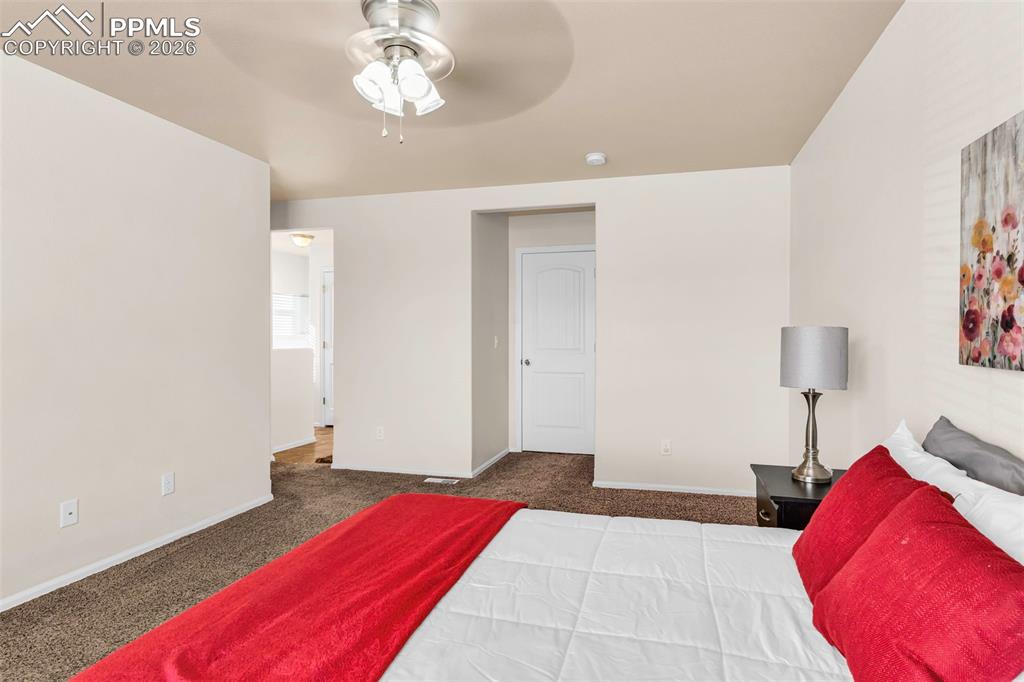 Image 17 of 33: Bedroom