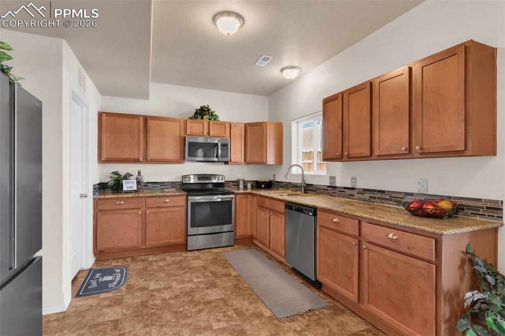 Image 5 of 33: Kitchen