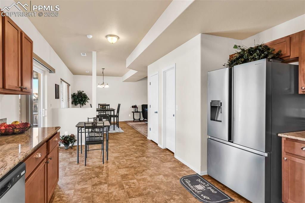 Image 8 of 33: Kitchen