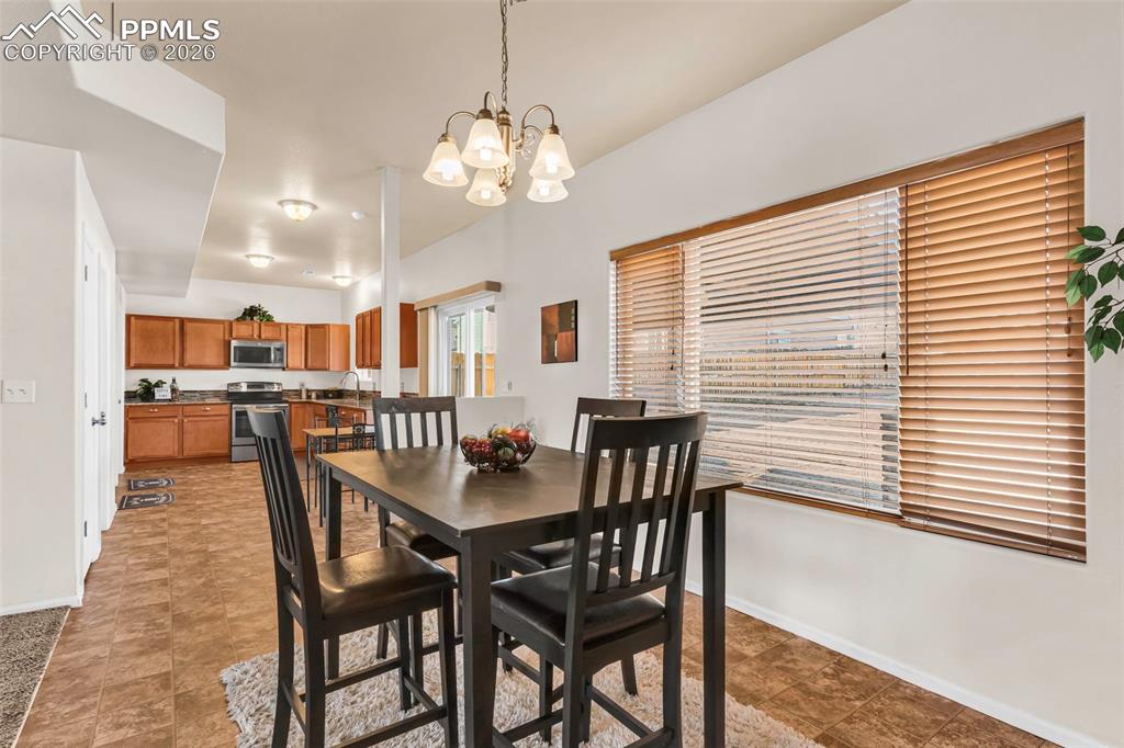 Image 9 of 33: Dining Area