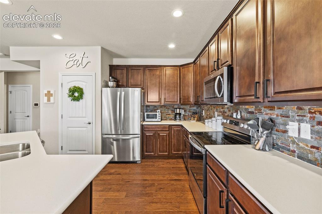 Image 15 of 44: Kitchen