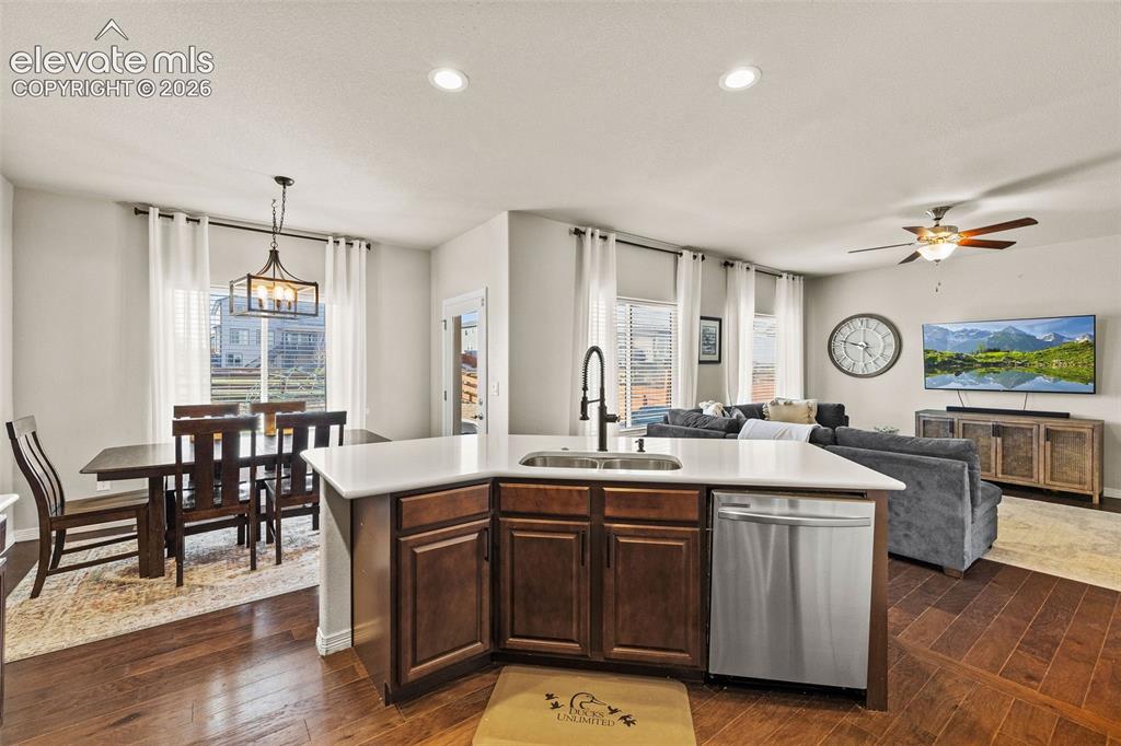 Image 16 of 44: Kitchen