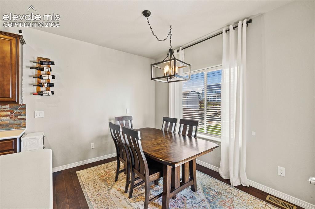 Image 17 of 44: Dining Area