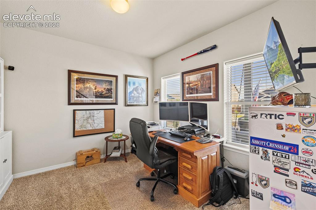 Image 18 of 44: Office