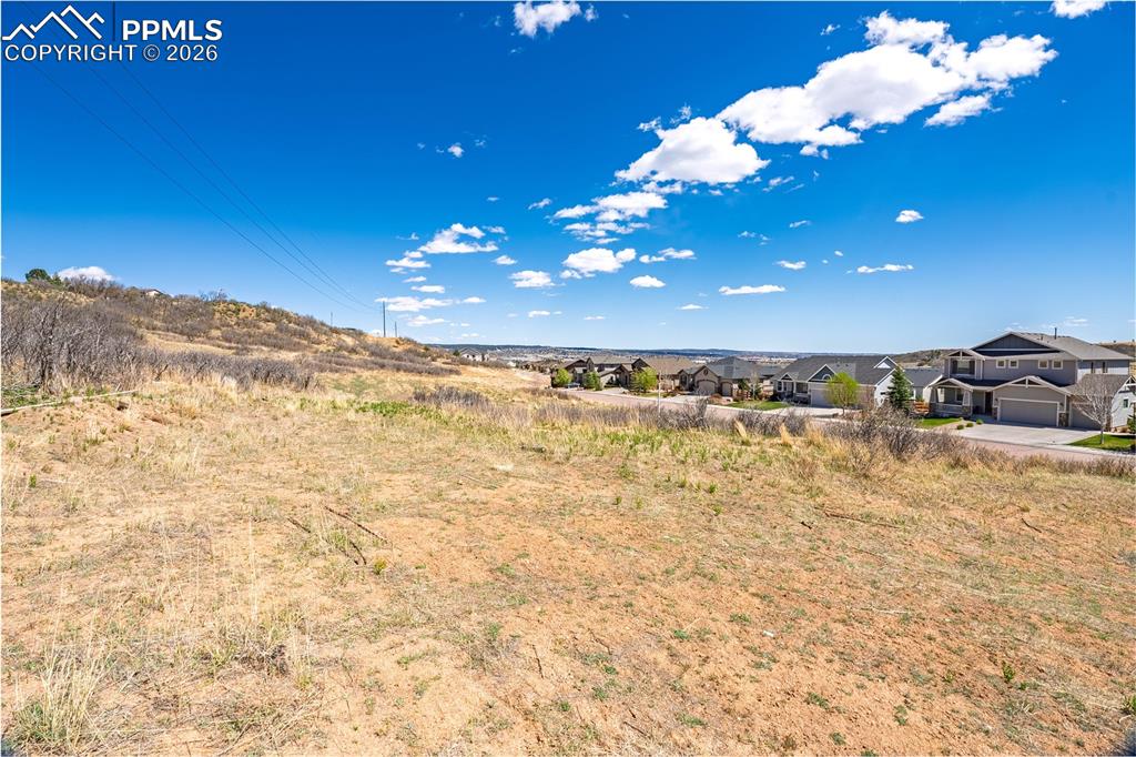 Image 8 of 16: Yard