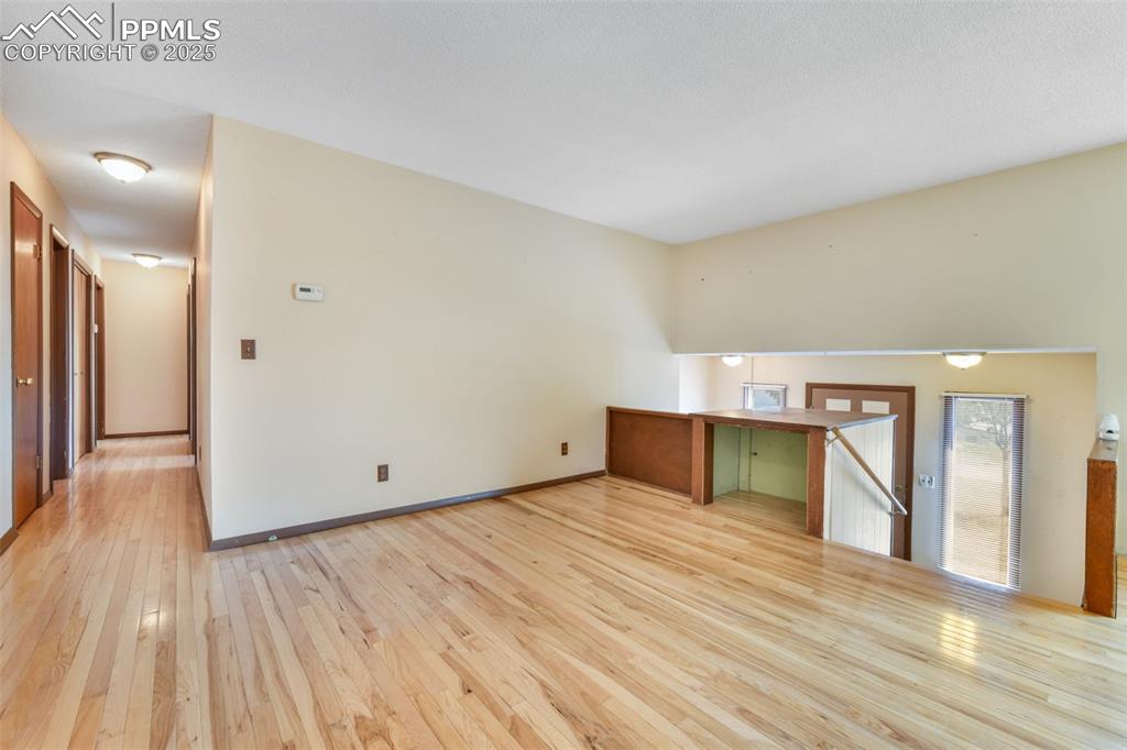 Image 4 of 50: Living Room