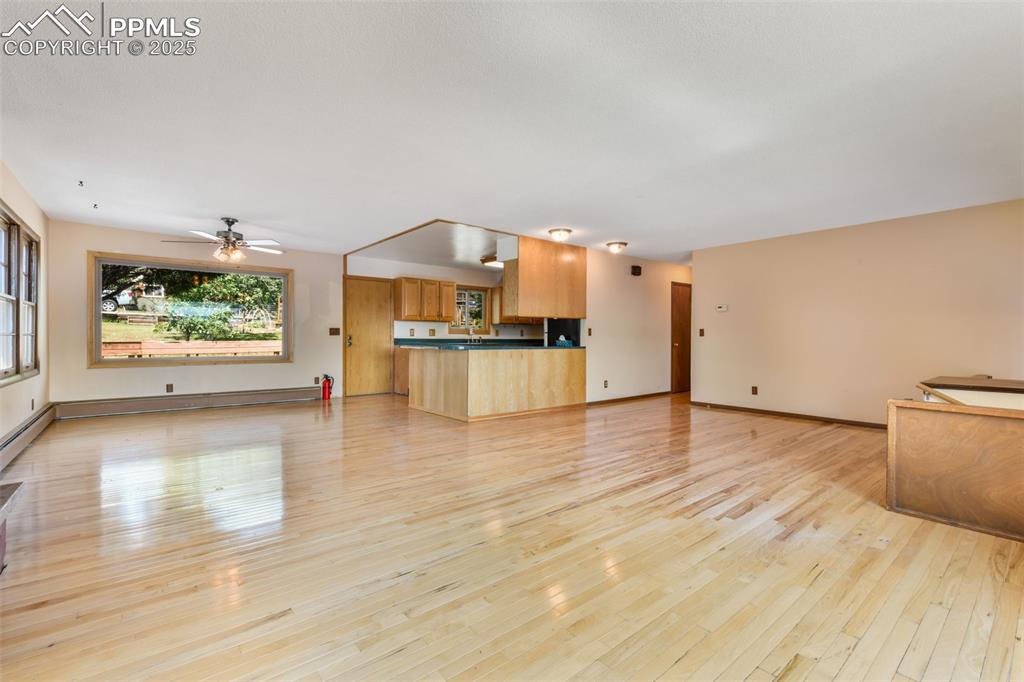 Image 9 of 50: Living Room