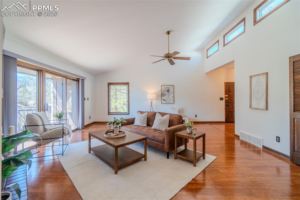 Image 10 of 32: Living Room