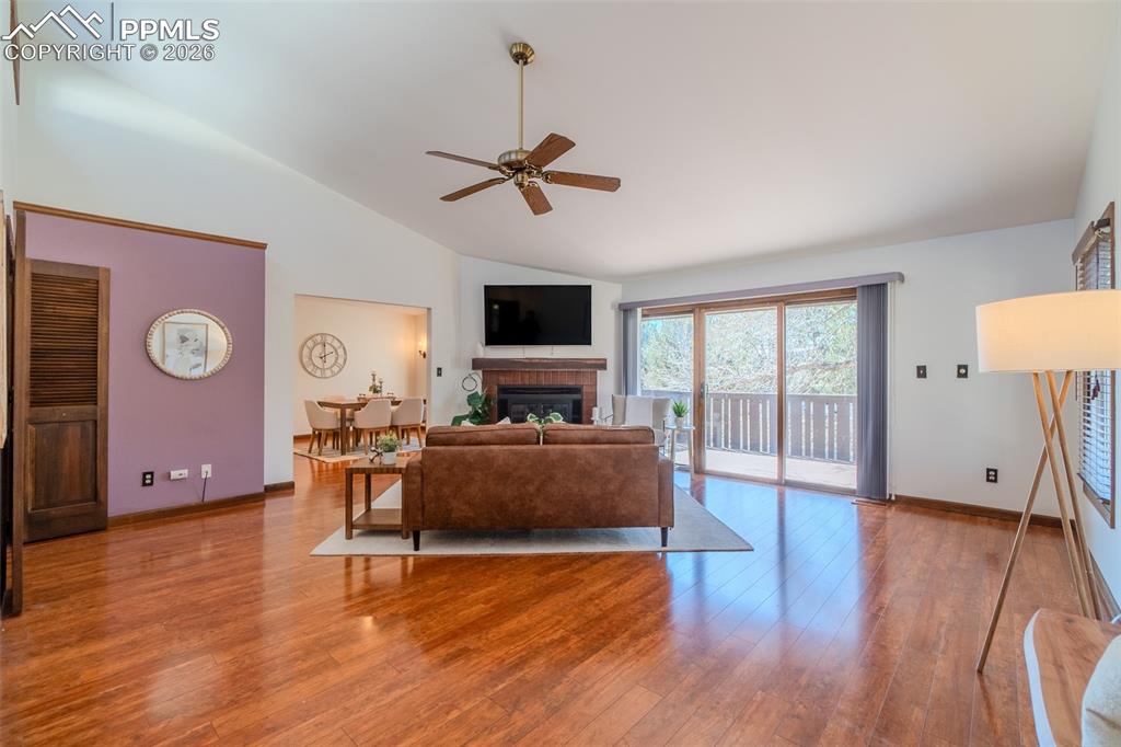 Image 11 of 32: Living Room