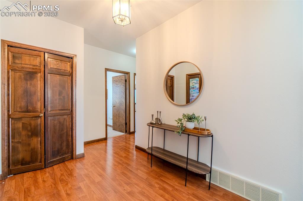 Image 17 of 32: Entry