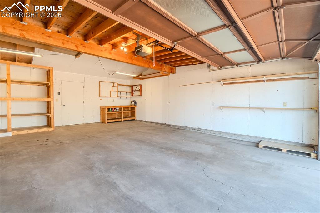 Image 31 of 32: Garage