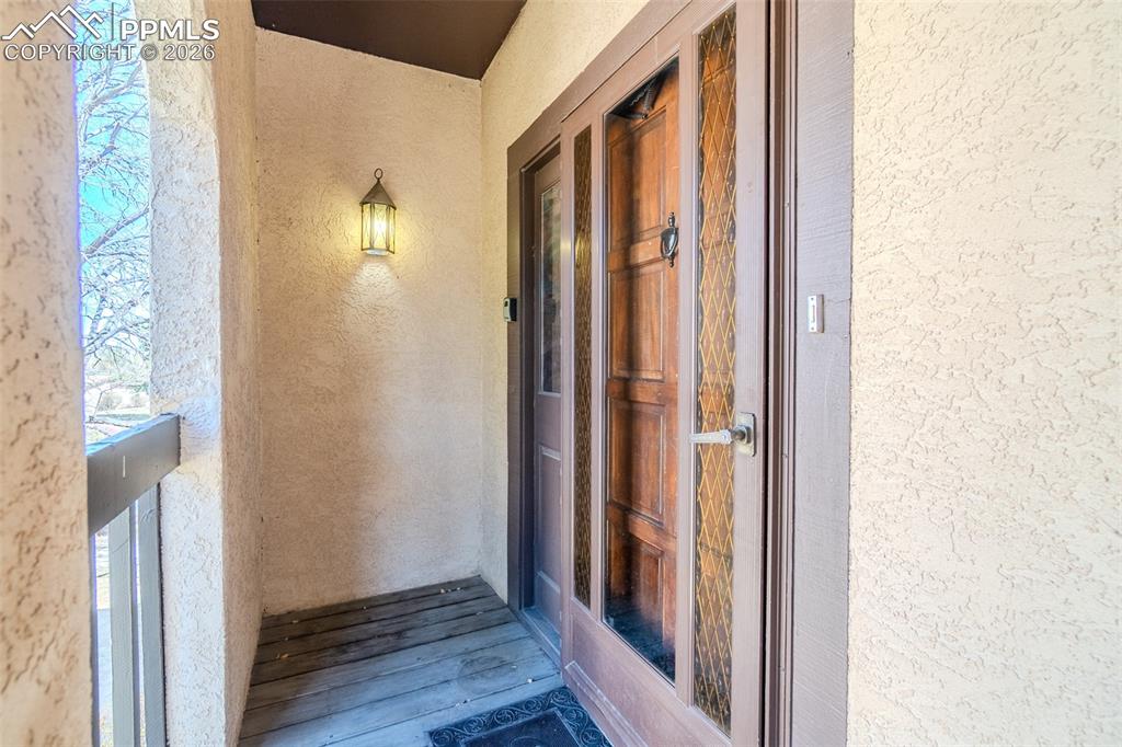 Image 6 of 32: Entry