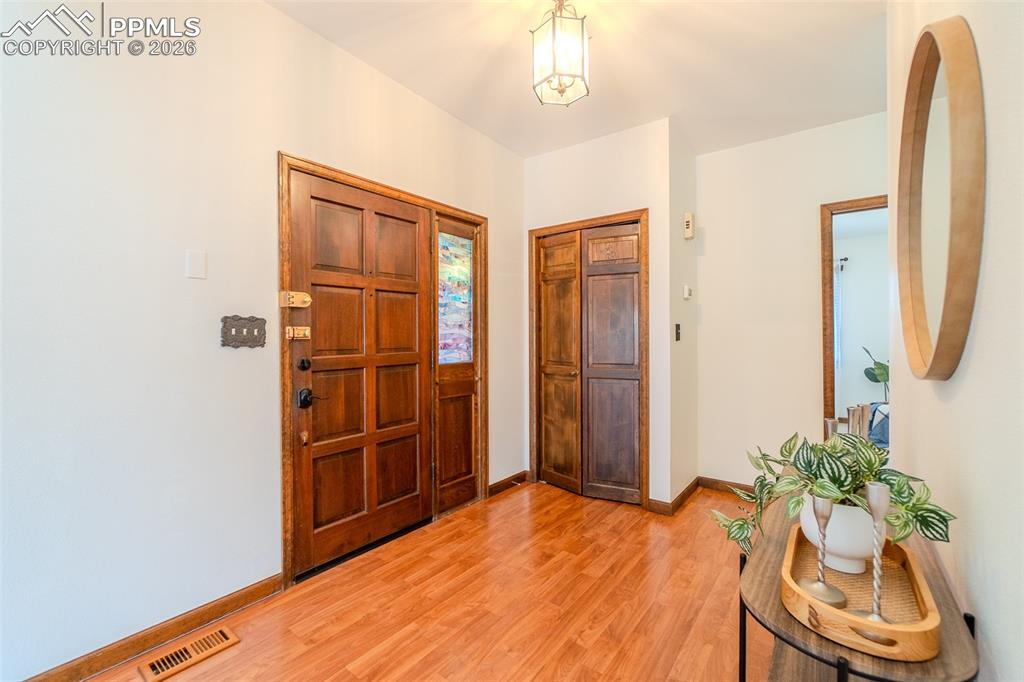 Image 7 of 32: Entry