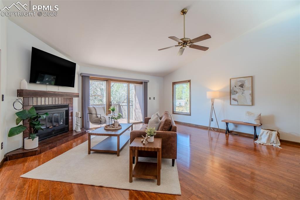 Image 9 of 32: Living Room