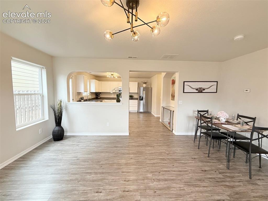 Image 10 of 46: Dining Area