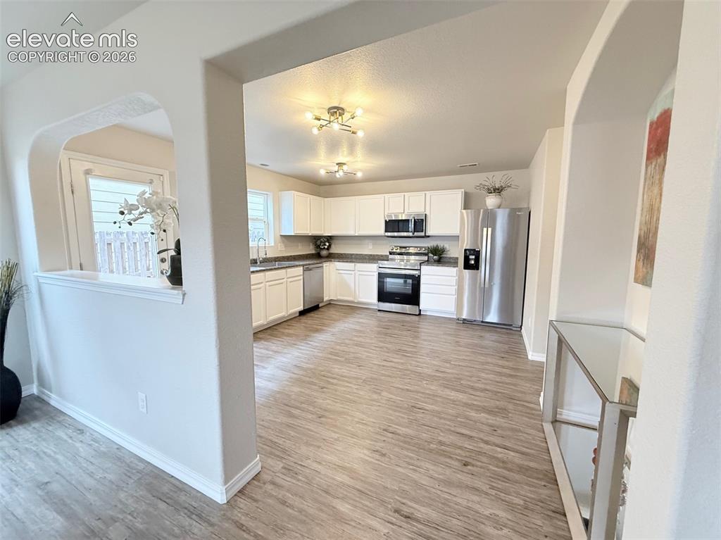 Image 12 of 46: Kitchen