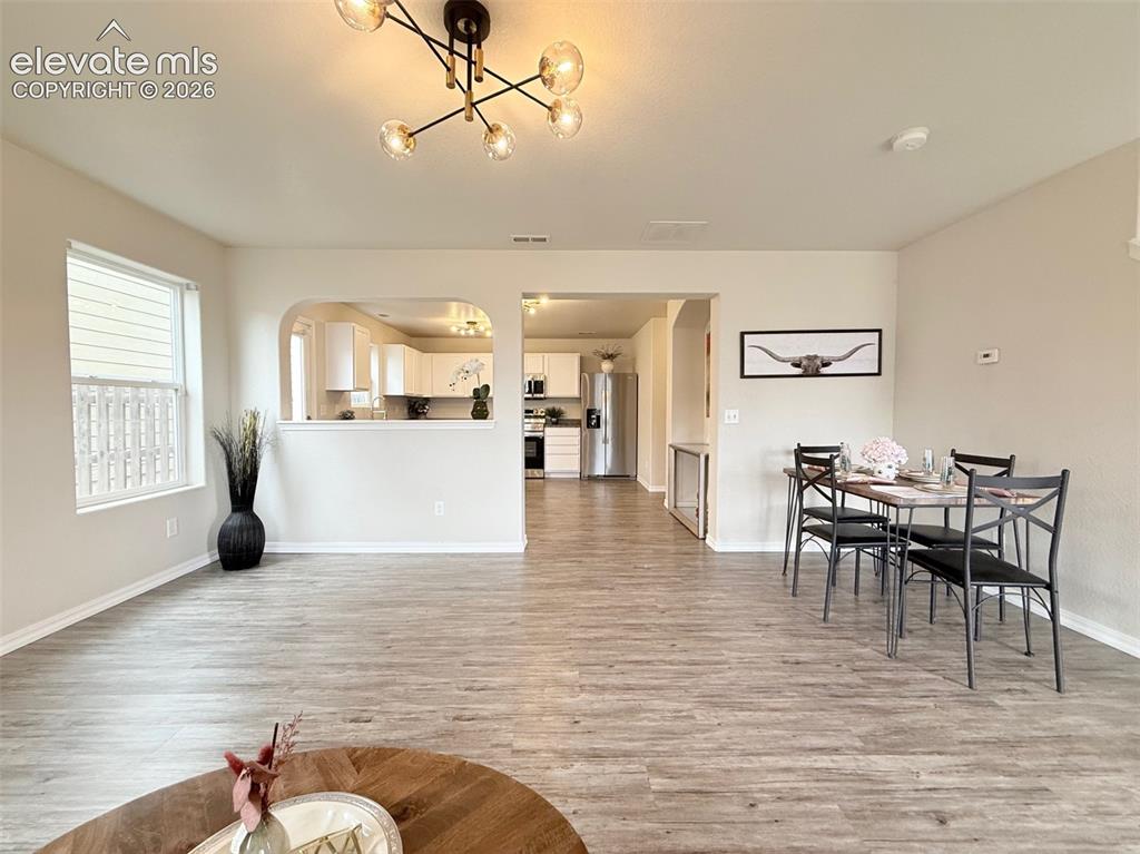 Image 13 of 46: Dining Area