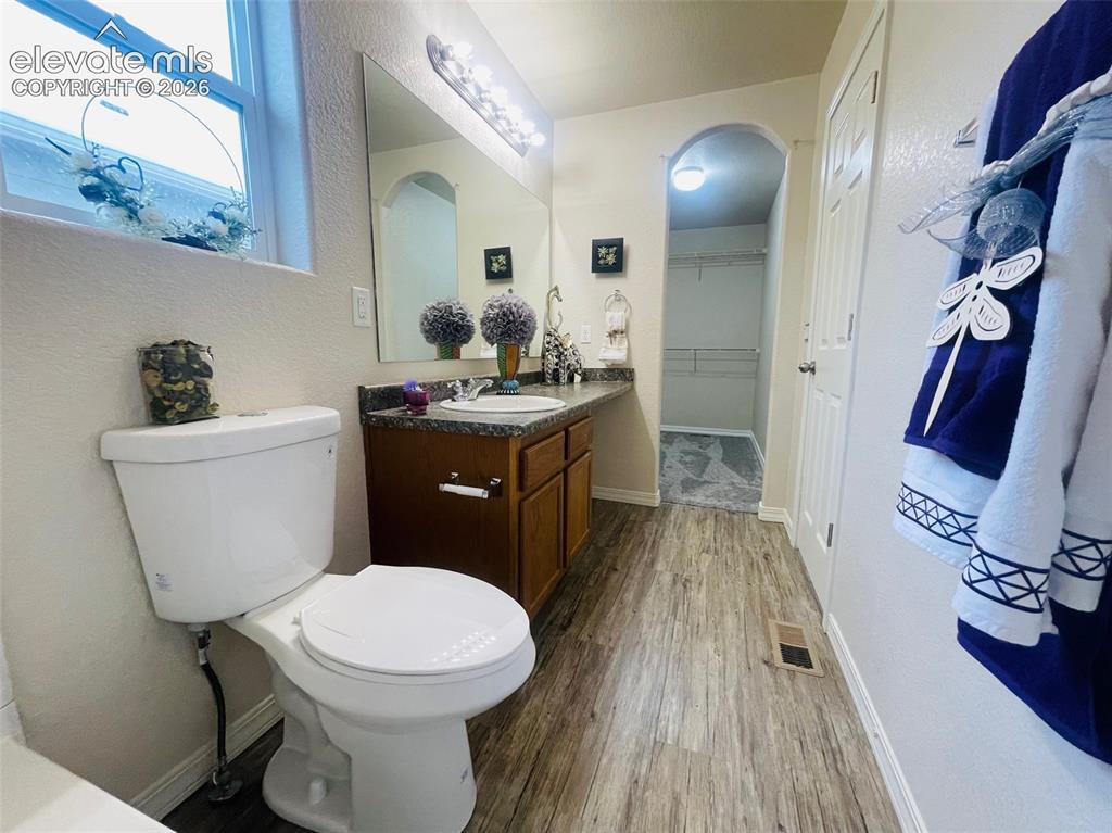 Image 30 of 46: Bathroom