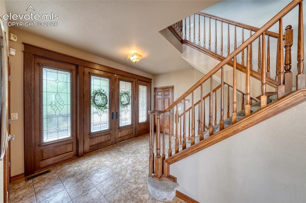Image 8 of 50: Entry