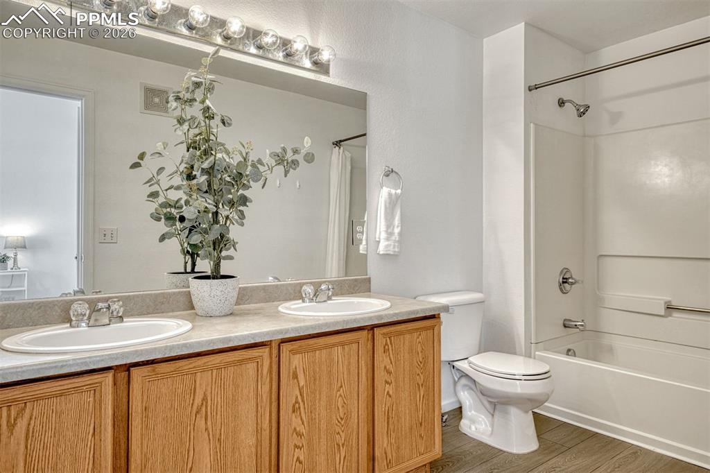 Image 20 of 30: Primary Bathroom