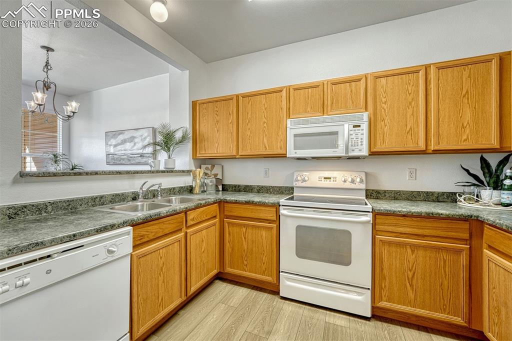 Image 3 of 30: Kitchen