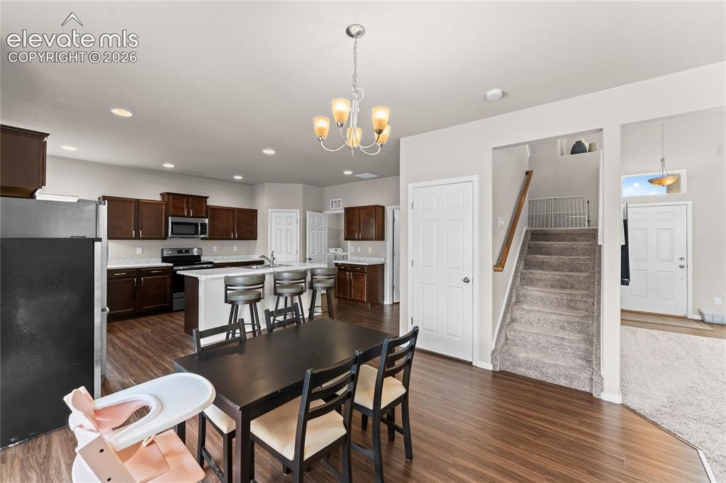 Image 10 of 49: Dining Area