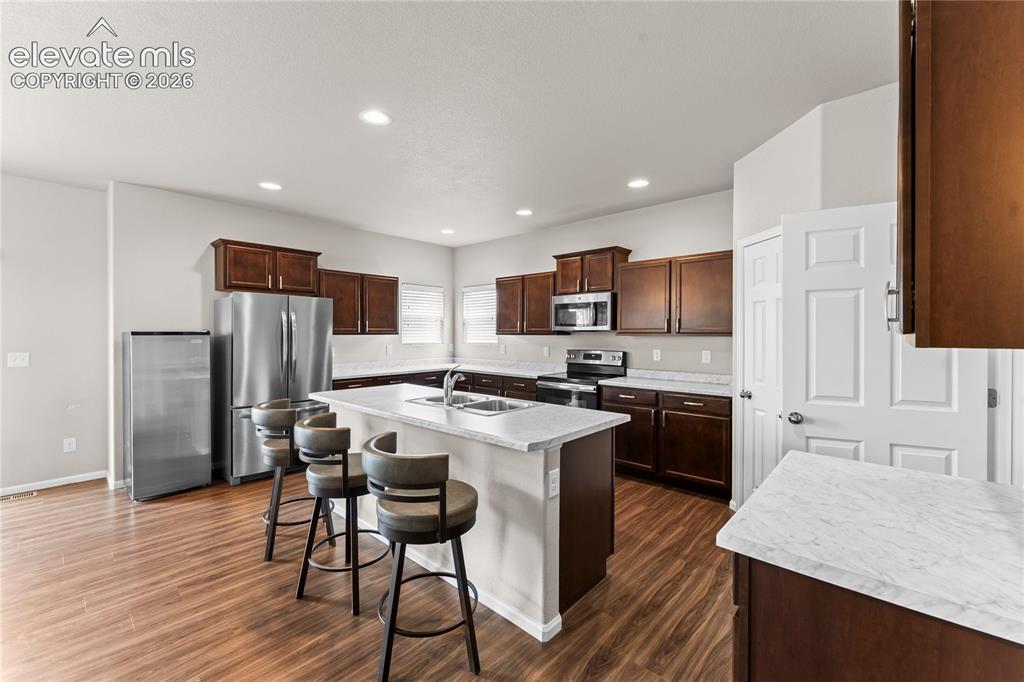 Image 13 of 49: Kitchen