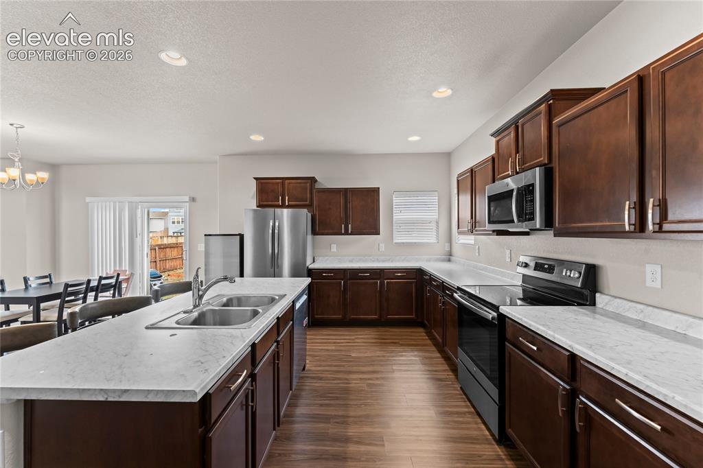Image 17 of 49: Kitchen