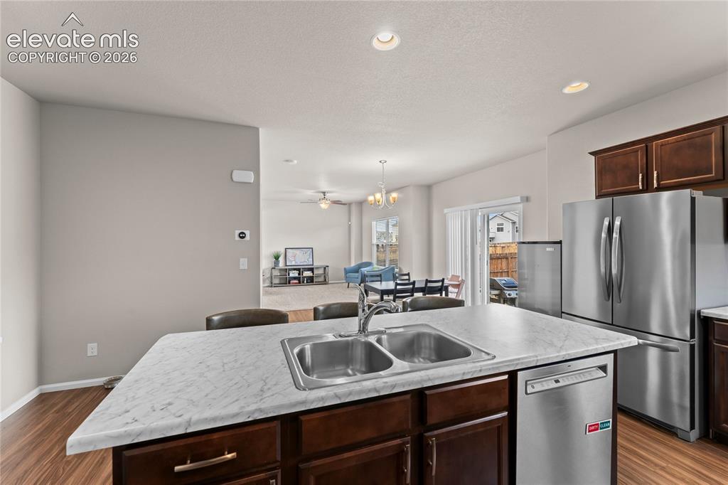 Image 18 of 49: Kitchen