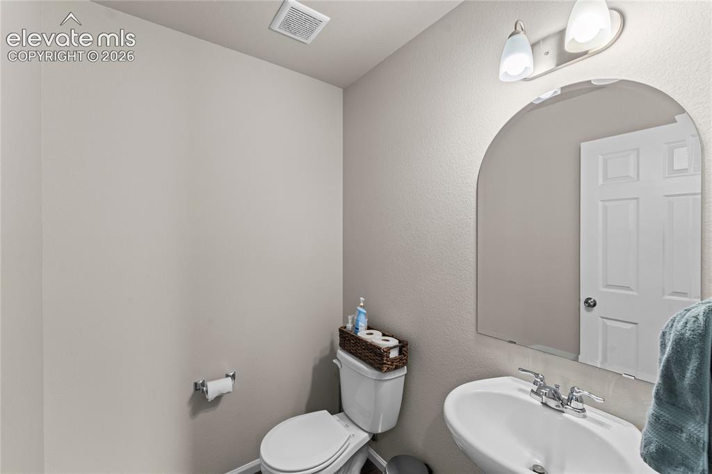 Image 19 of 49: Bathroom