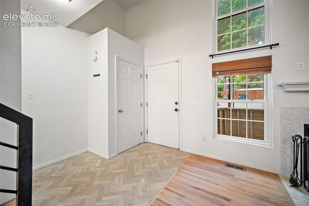 Image 9 of 47: Entry