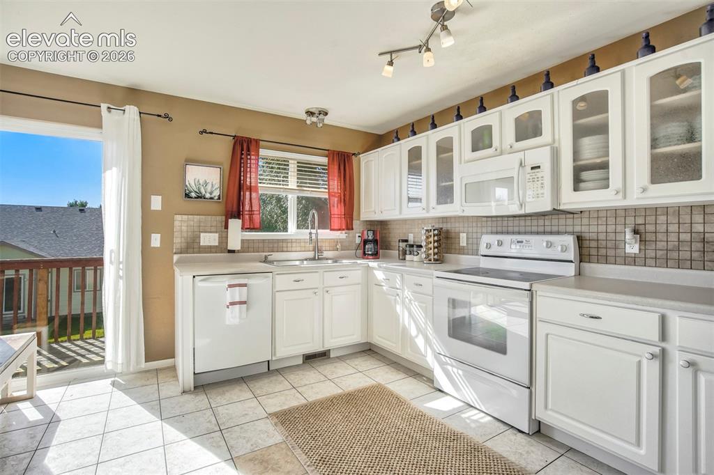 Image 10 of 49: Kitchen