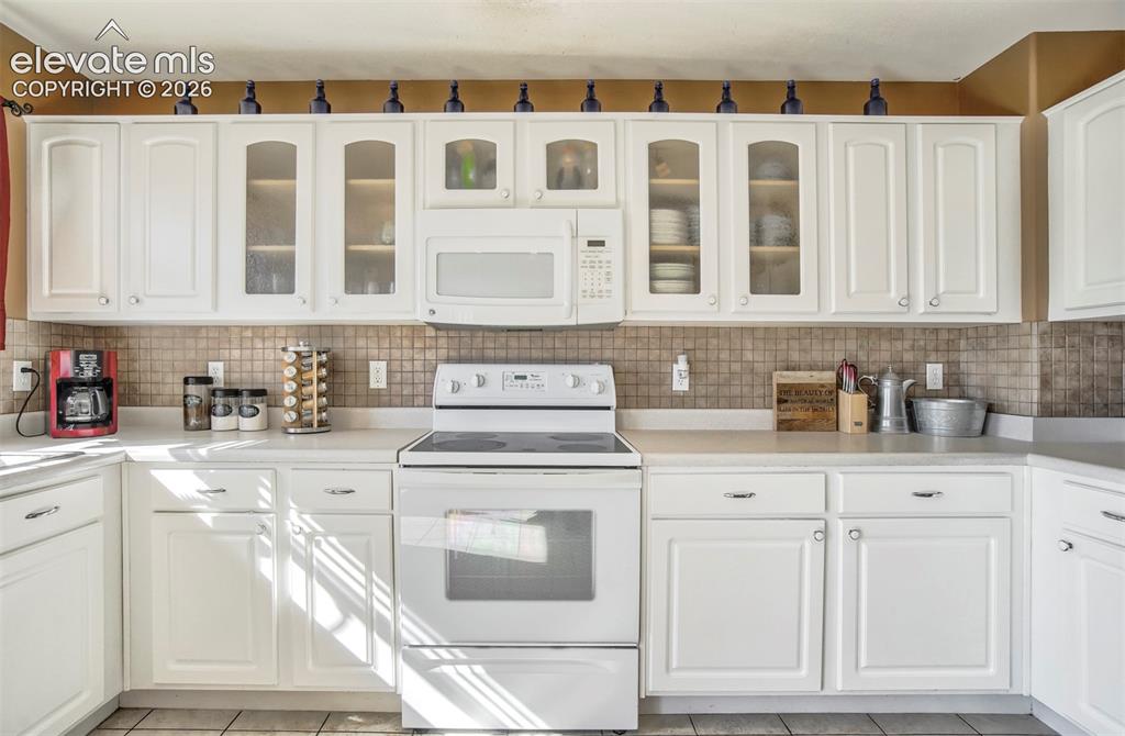 Image 11 of 49: Kitchen