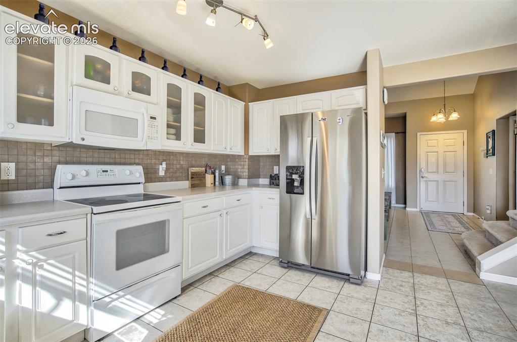 Image 12 of 49: Kitchen