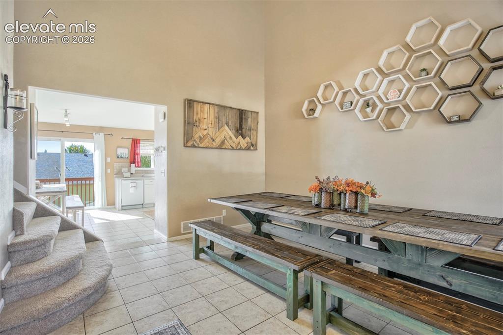 Image 14 of 49: Dining Area