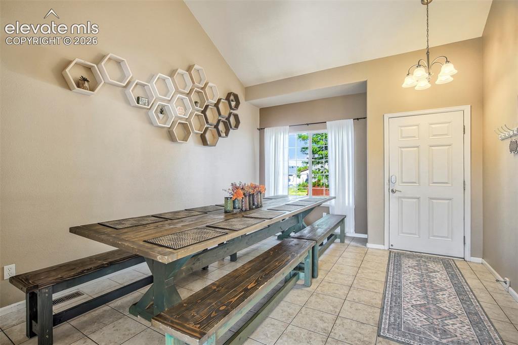 Image 15 of 49: Dining Area