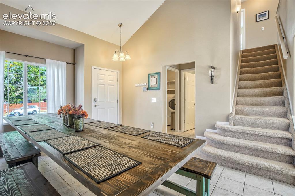 Image 16 of 49: Dining Area