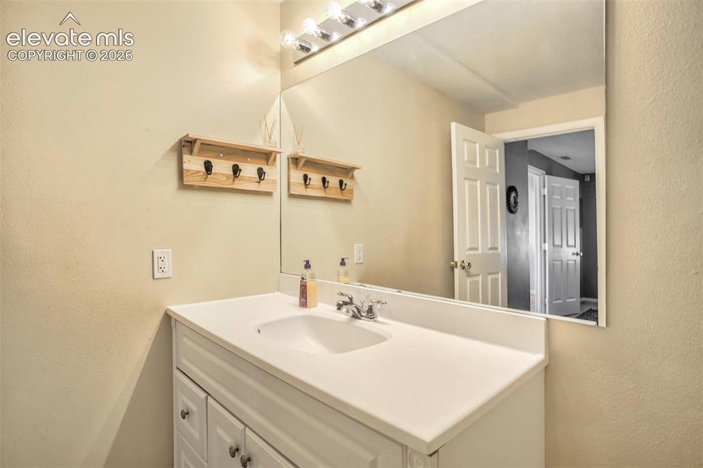 Image 43 of 49: Bathroom