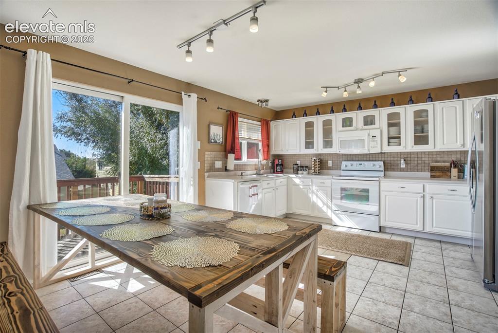 Image 8 of 49: Kitchen
