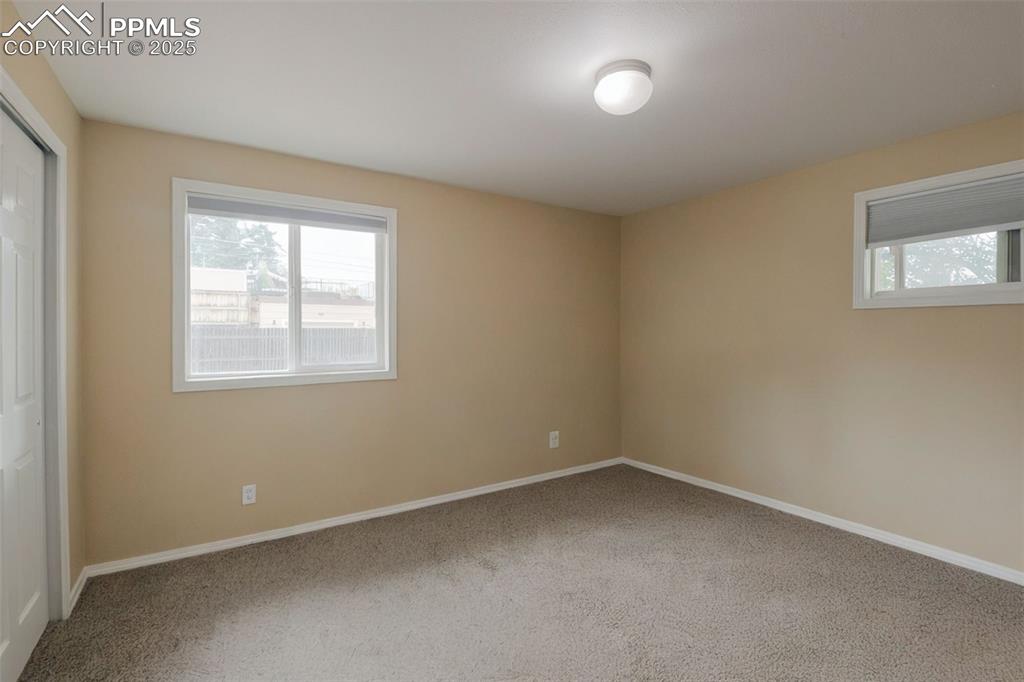 Image 10 of 20: Bedroom