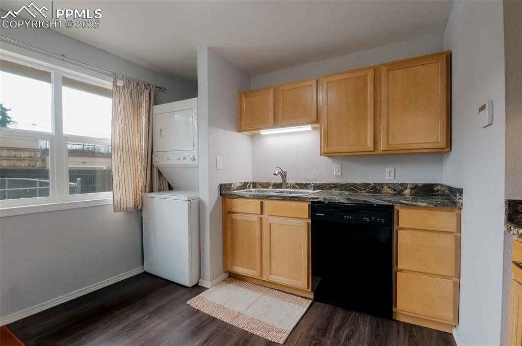 Image 8 of 20: Kitchen