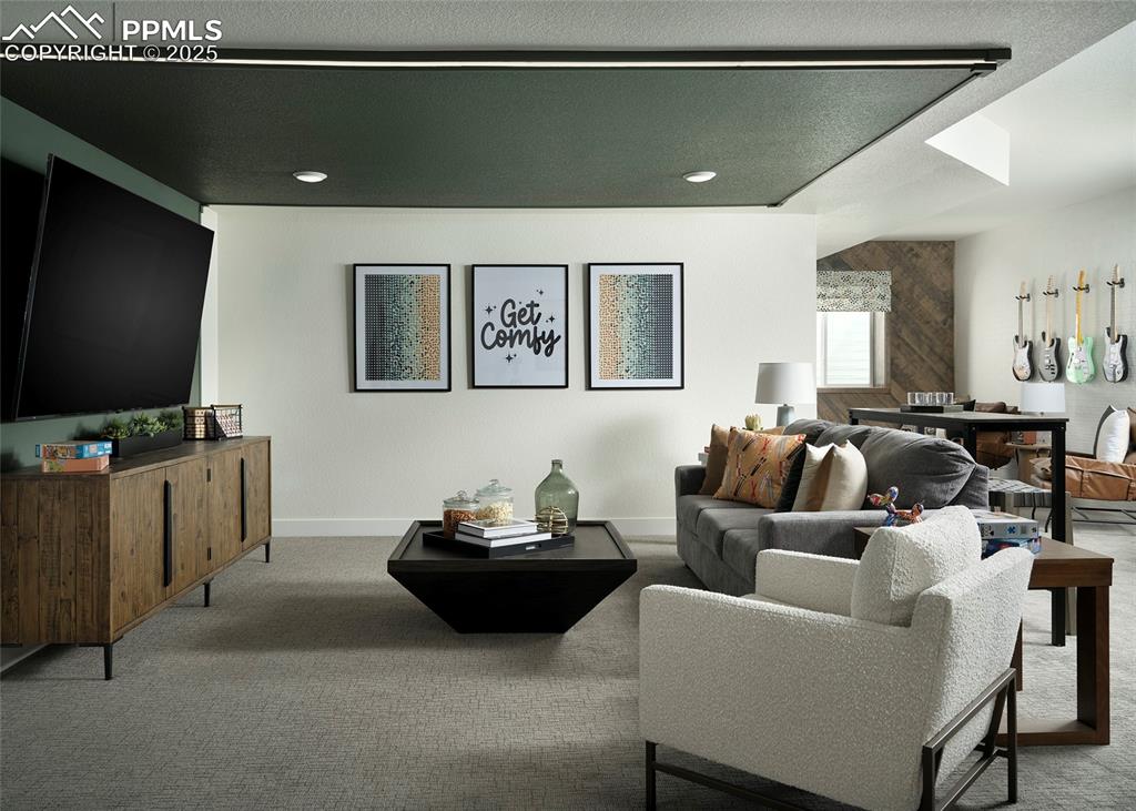 Image 12 of 18: Family Room
