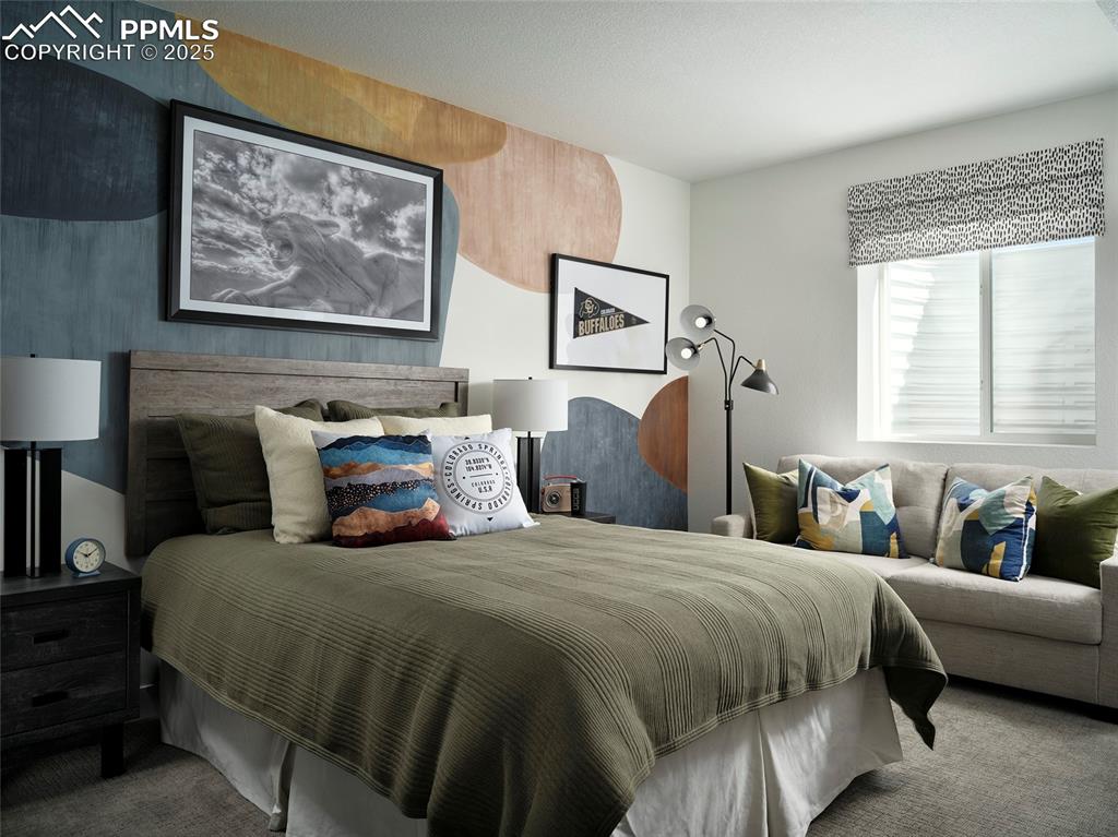Image 14 of 18: Bedroom