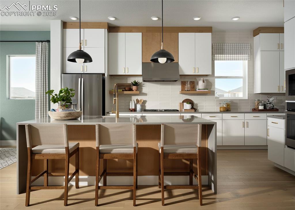 Image 4 of 18: Kitchen