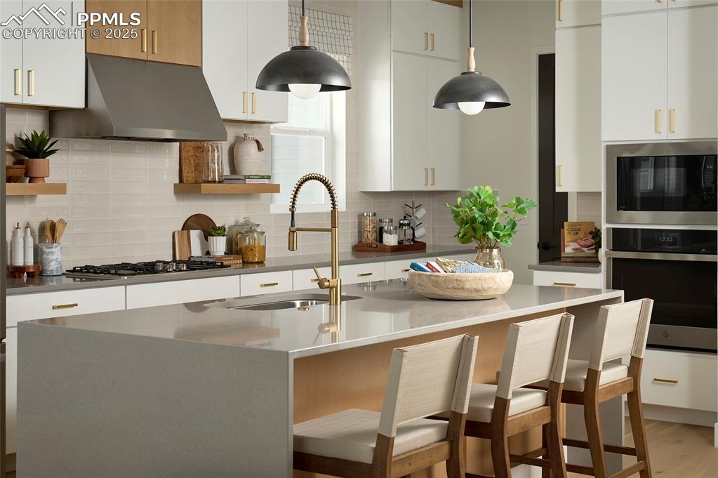 Image 5 of 18: Kitchen